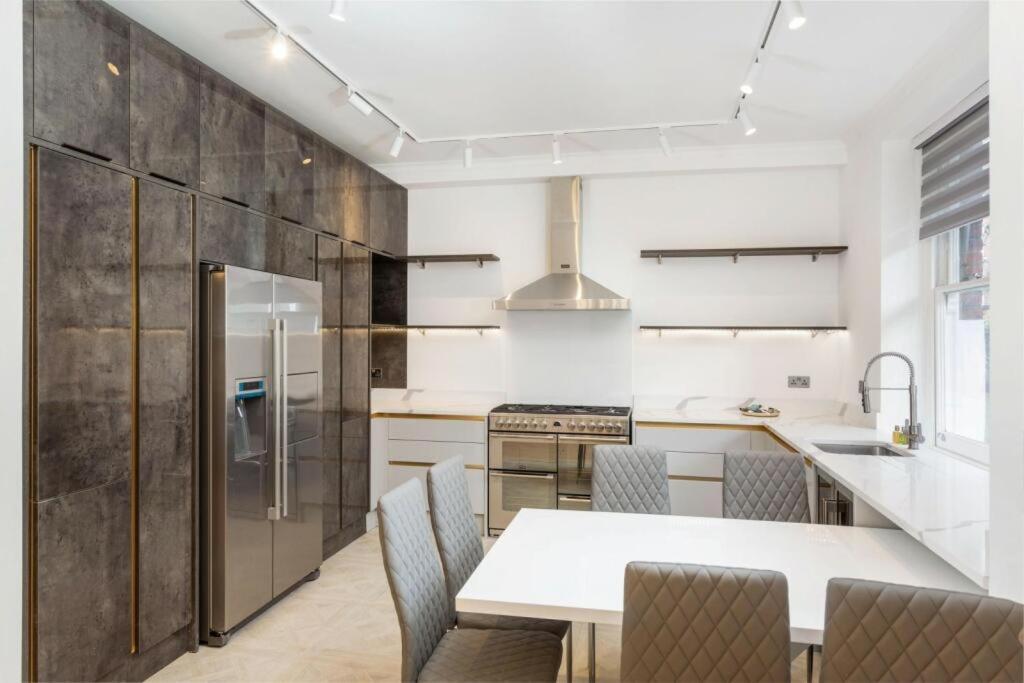 Modern Chelsea Flat, 3Bd 2Bath, With Parking Apartment Londra Exterior foto