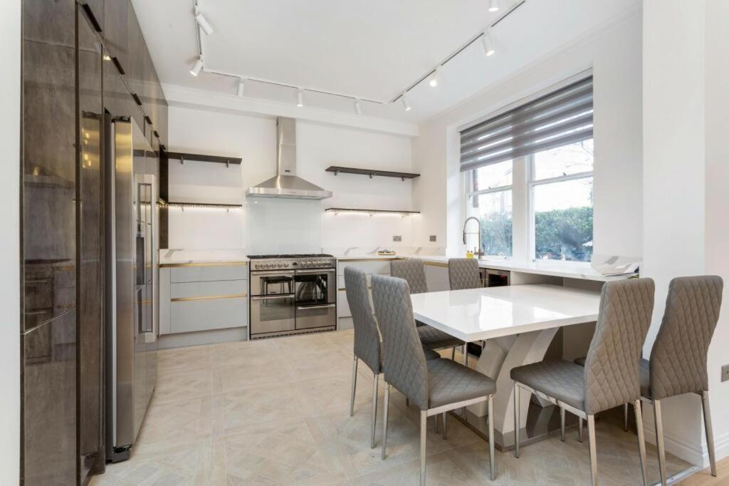 Modern Chelsea Flat, 3Bd 2Bath, With Parking Apartment Londra Exterior foto