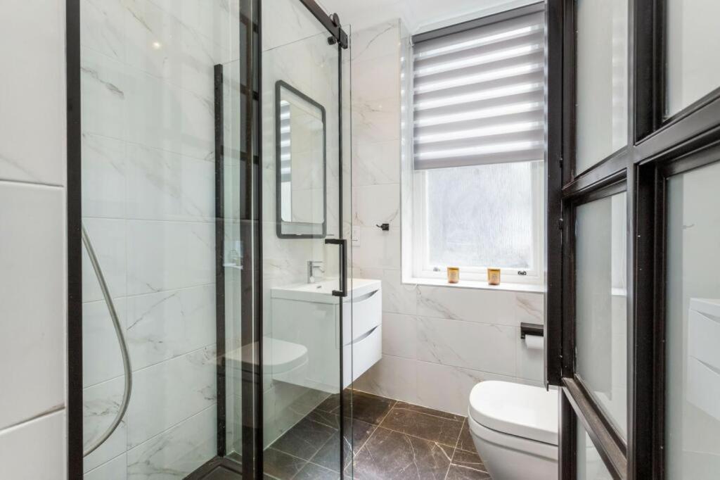 Modern Chelsea Flat, 3Bd 2Bath, With Parking Apartment Londra Exterior foto